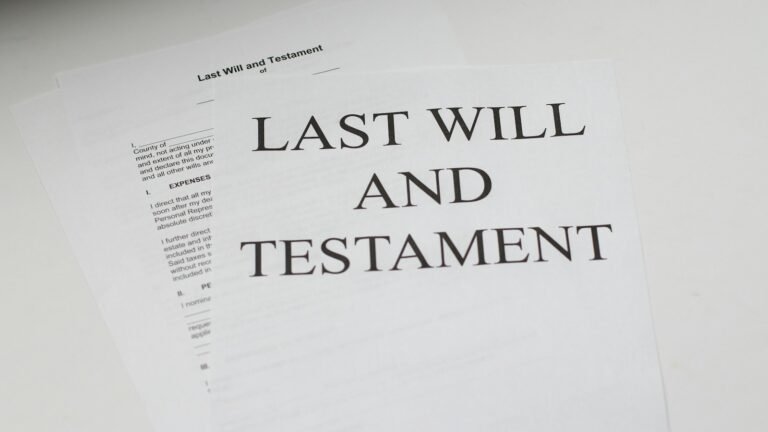 What Is the Difference Between a Will and a Living Trust?